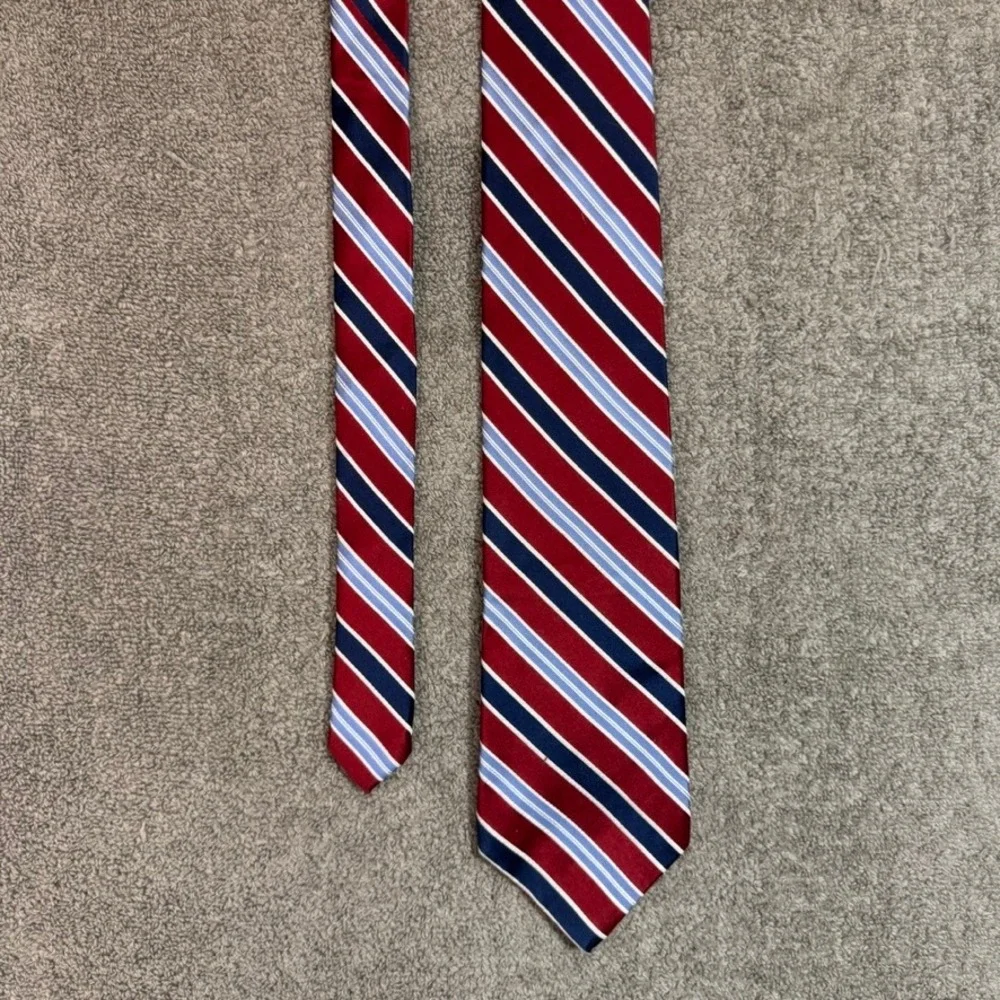 Jones New York Mens Silk Necktie Red Navy Blue Light Blue Striped RN121148